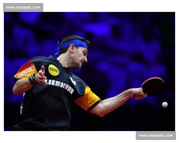 赛事直播间人气爆棚，观众为高校杯赛的精彩瞬间疯狂打call