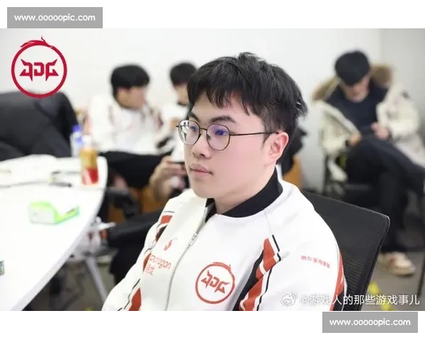 电竞界迎来新篇章，XX战队以绝对实力领跑世界冠军榜！