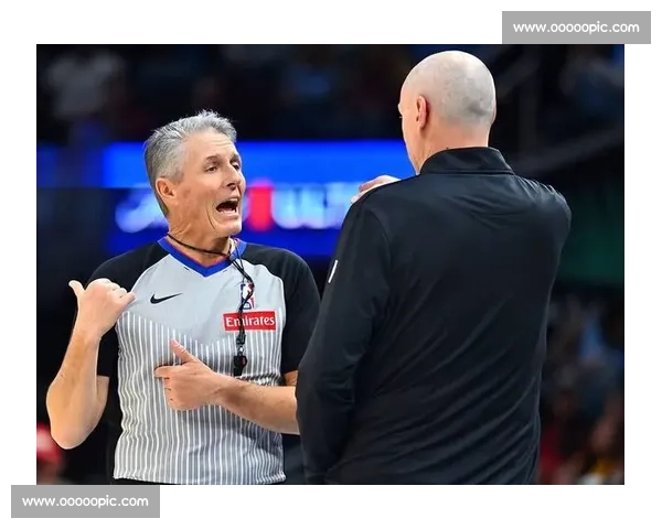 热议！超级赛裁判判罚引争议，球迷怒斥不公！